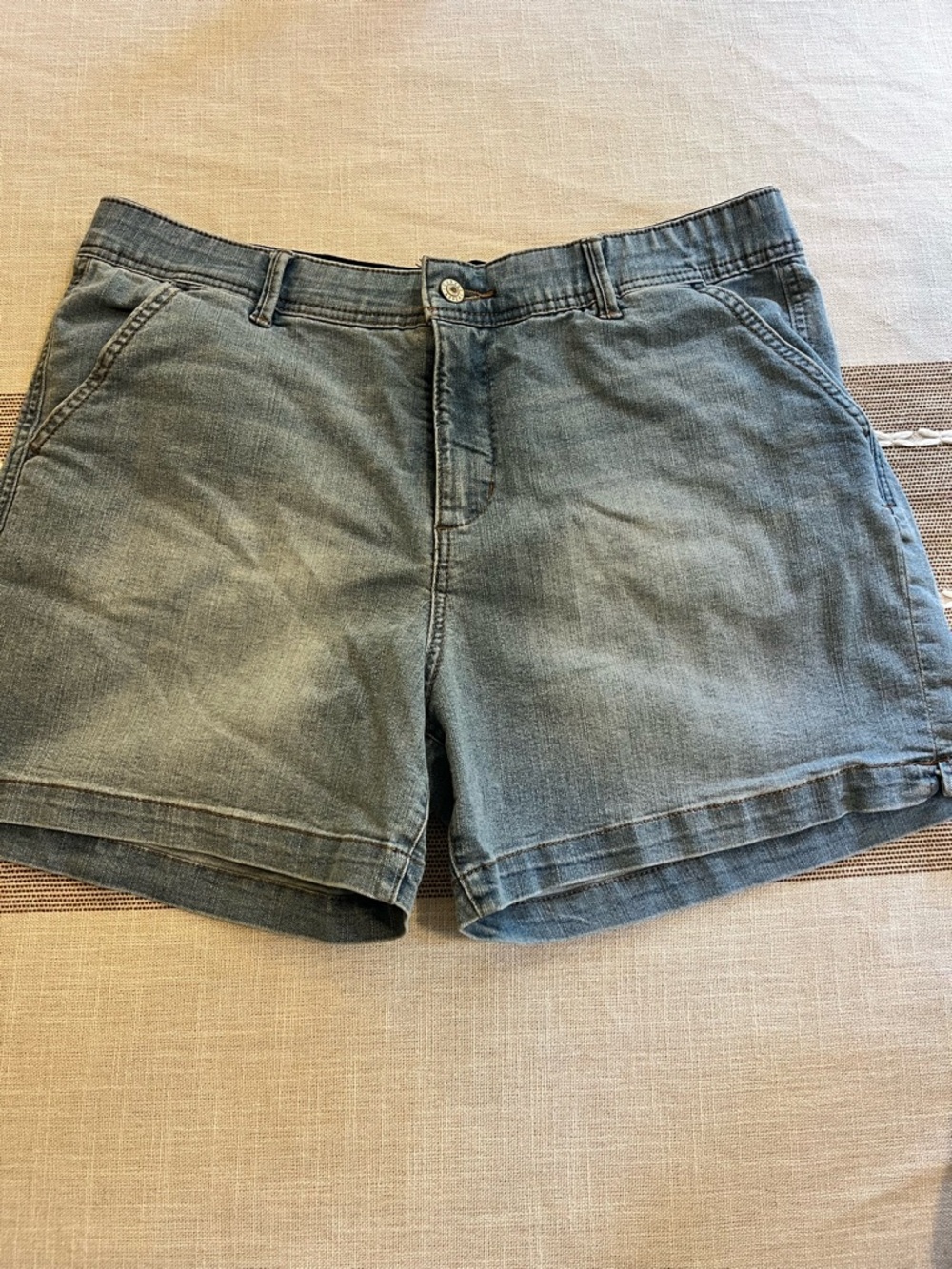 Curve Appeal Classic Women's Denim Shorts in Faded Blue